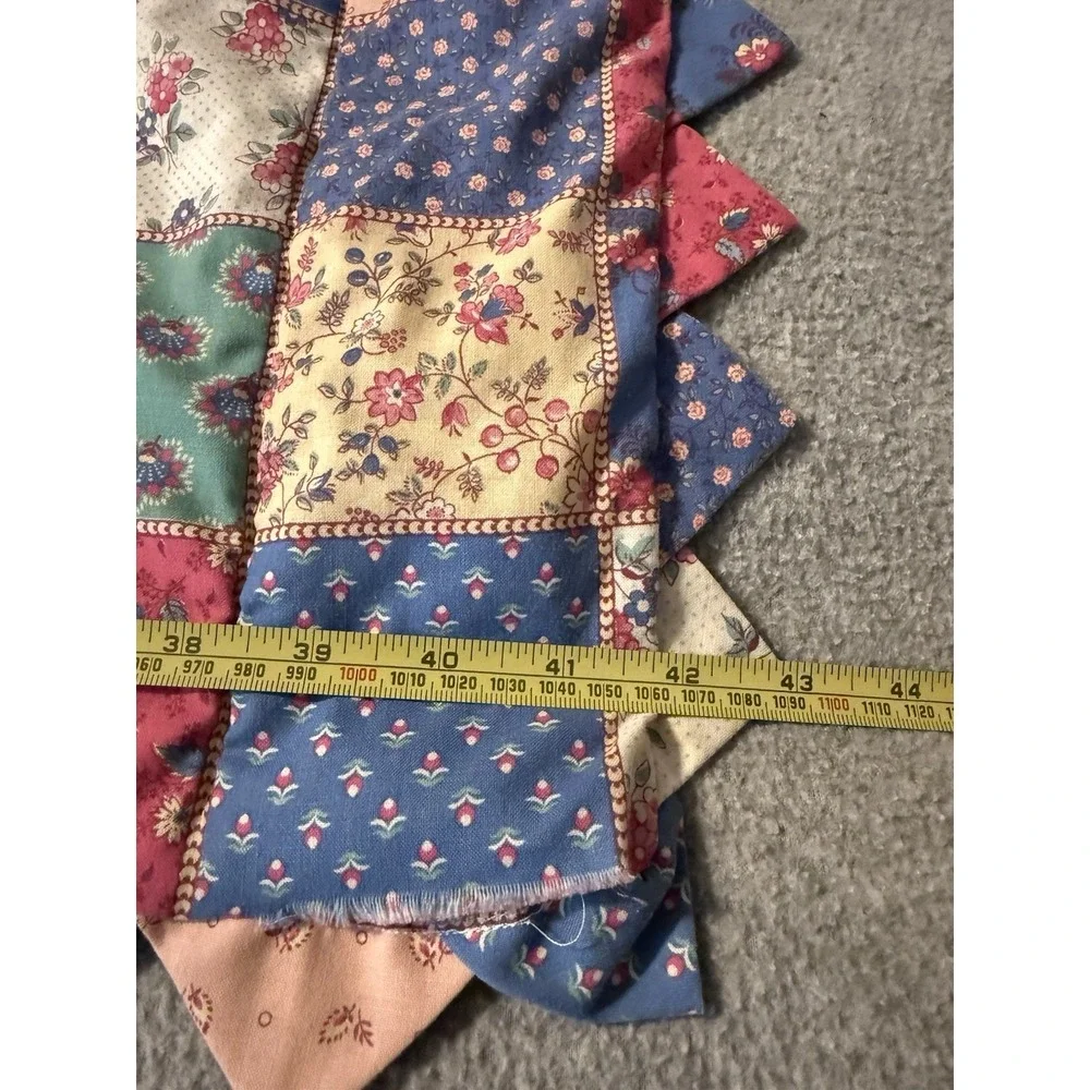 Handmade Patchwork Wall Lap Quilt Scalloped Prairie-Point Edge Cottage Granny